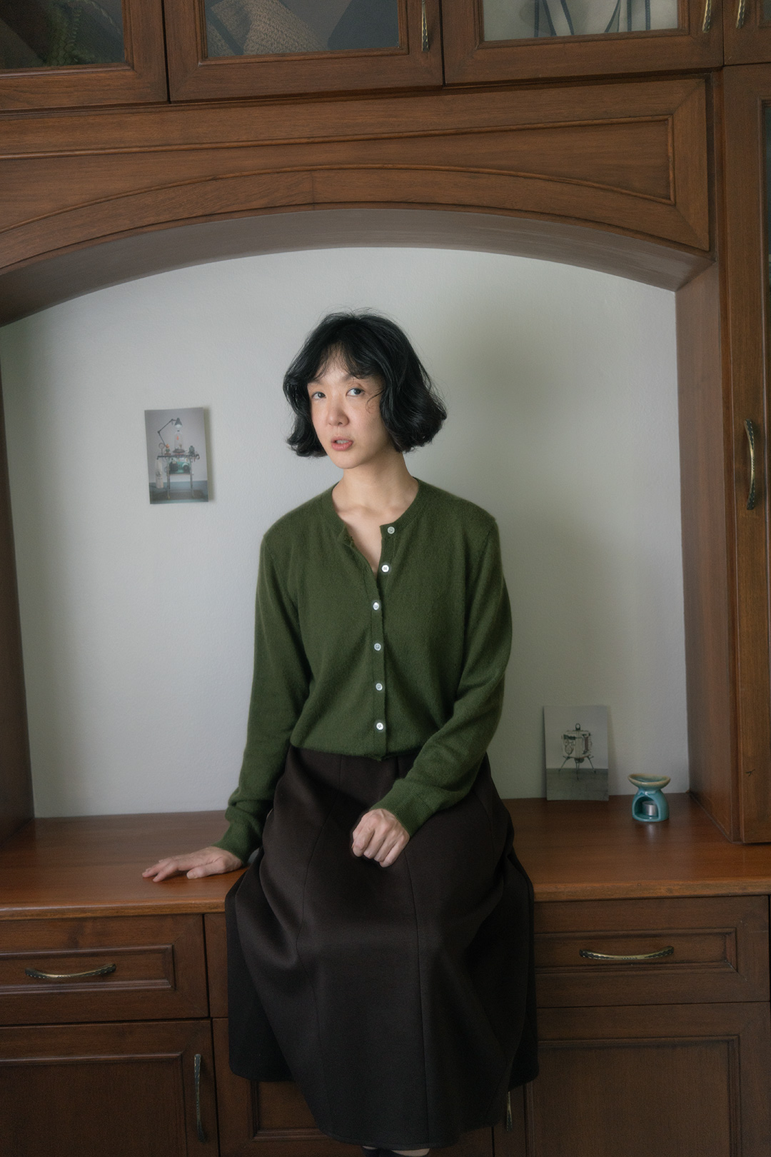 올리브 실크 캐시미어 가디건 착용 코디 3